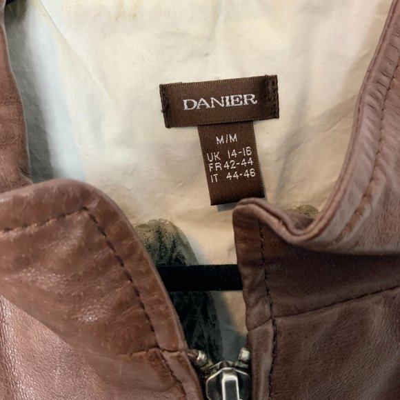Vintage Women's Danier Leather Vest - Picture 5 of 7